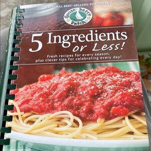 Gooseberry Patch 5 Ingredients or Less Cookbook - Hardback cover